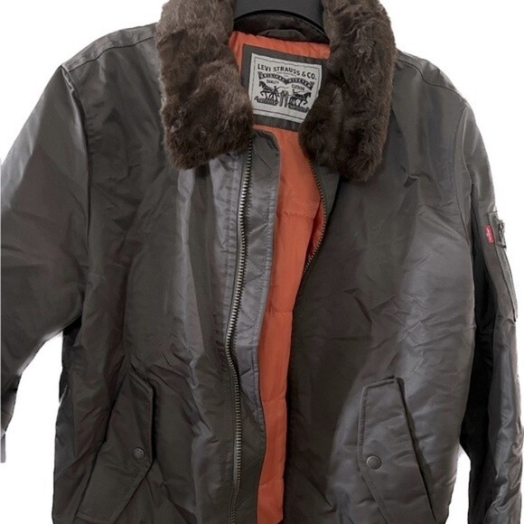 LEVI'S Men's Flight Bomber Jacket with a Faux Fur Removable Collar army green M - Picture 6 of 15
